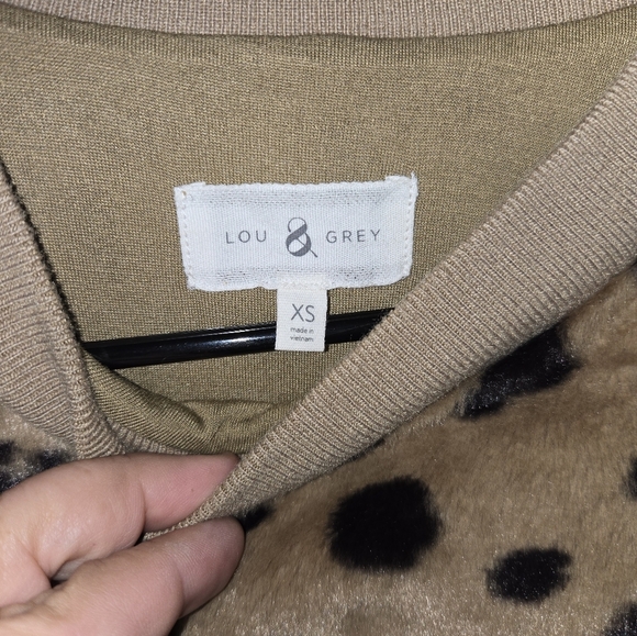 Lou &Grey leopard print soft sweatshirt Size S - Picture 3 of 4